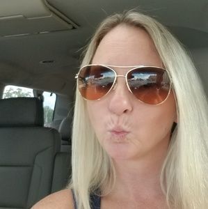 Meet your Posher, Crystal